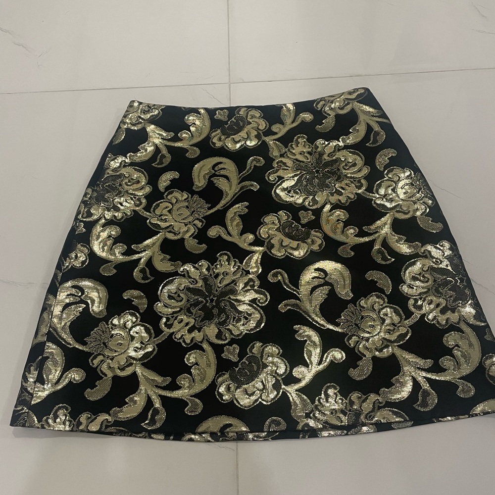 Alice + Olivia metallic gold and black mini skirt